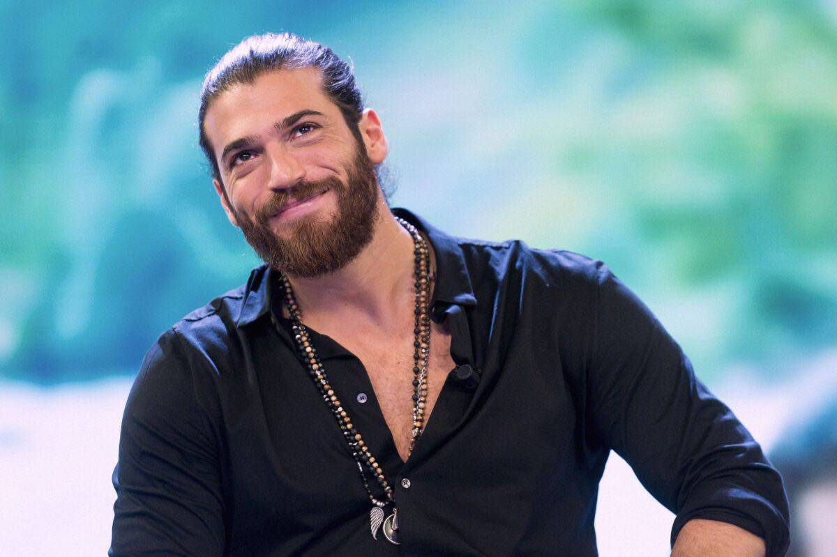 Can Yaman scoop: è finalmente arrivato in Italia per la gioia delle fan!