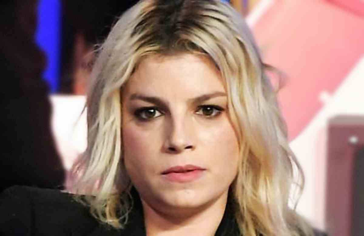 Emma Marrone fa il tampone per il Coronavirus: la sua strana reazione