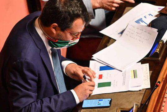 Le ville sul lago e gli stipendi dei funzionari: si allarga l’inchiesta sui fondi della Lega Le ville sul lago e gli stipendi dei funzionari: si allarga l’inchiesta sui fondi della Lega