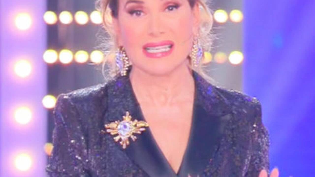 Barbara D'urso in diretta dimentica il nome dell'ospite: "Mai vista così in difficoltà!"