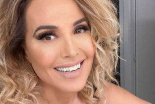 Barbara D’Urso, il saluto in reggiseno scatena le critiche dei follower Barbara D’Urso, il saluto in reggiseno scatena le critiche dei follower