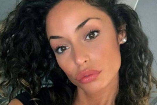 Raffaella Fico in intimo mostra un fisico ‘illegale’: fan pazzi di lei Raffaella Fico in intimo mostra un fisico ‘illegale’: fan pazzi di lei