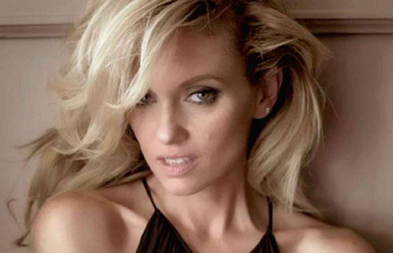 Justine Mattera, l’intimo esalta le sue curve: “Sei un vero spettacolo” Justine Mattera, l’intimo esalta le sue curve: “Sei un vero spettacolo”