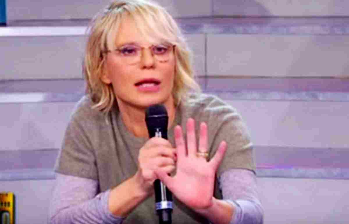 Maria De Filippi si scaglia contro un cavaliere: "...Non puoi fare il santo!"