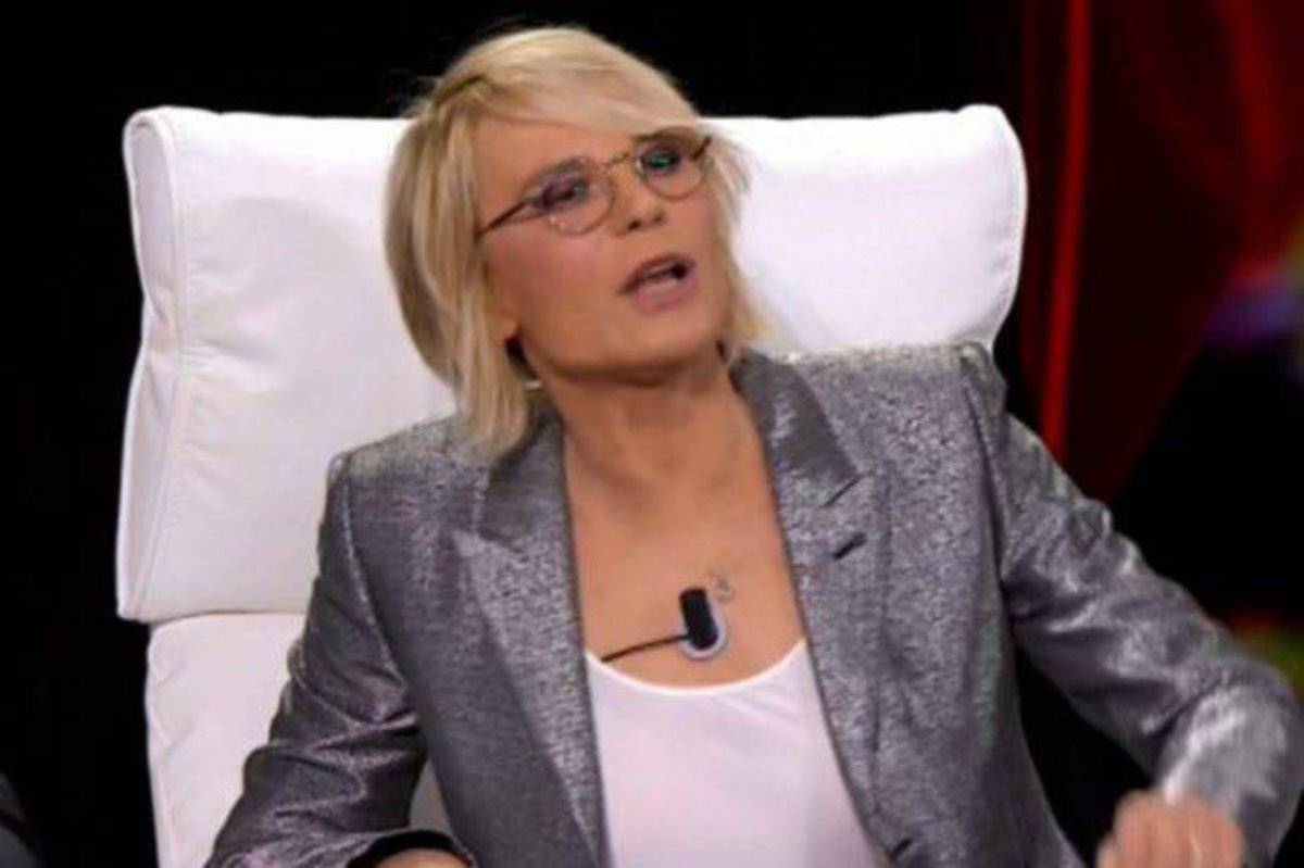 Maria De Filippi: durante il programma finisce in una bara