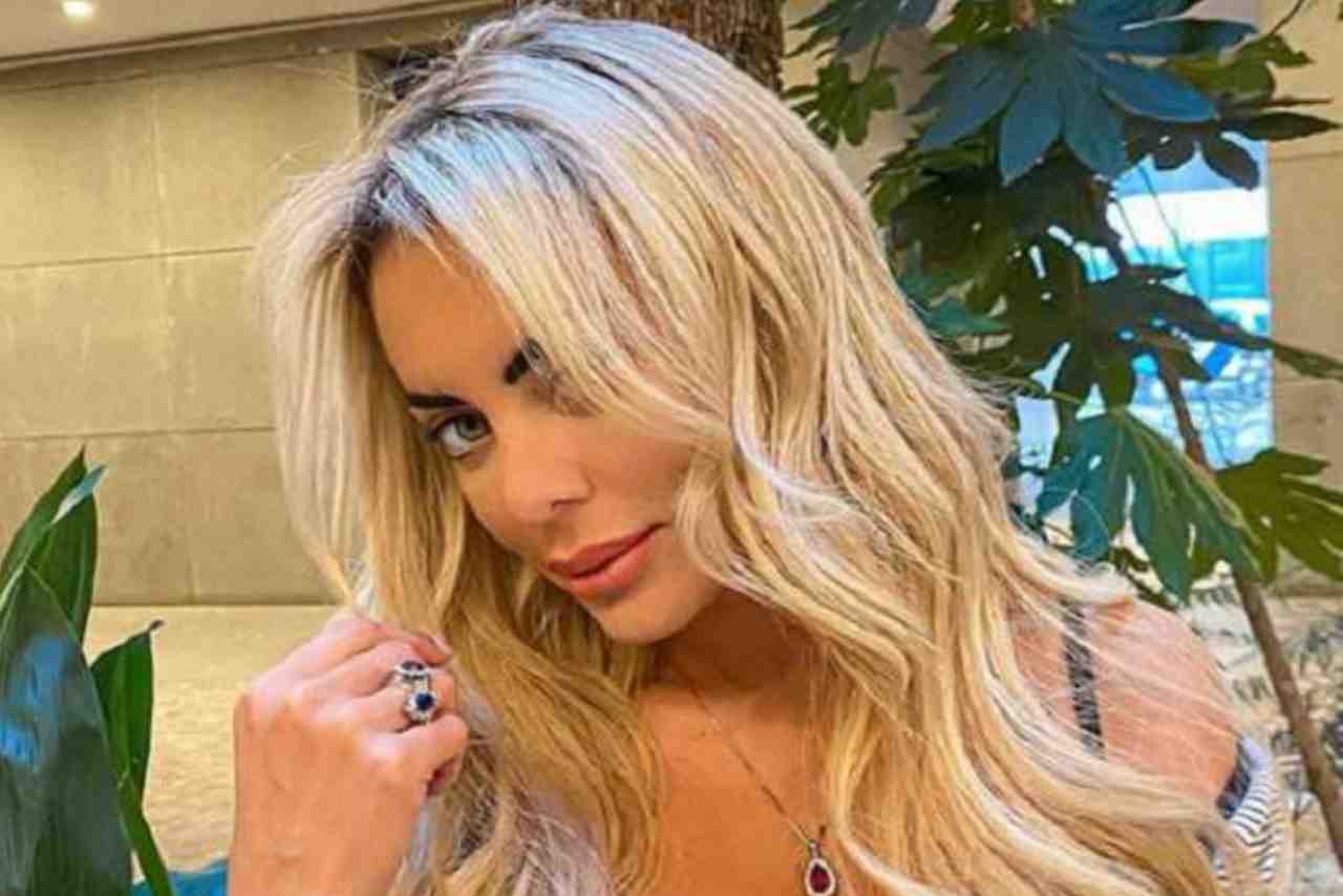Elena Morali mostra un dettaglio bollente: “Dicono sia il mio lato migliore” Elena Morali mostra un dettaglio bollente: “Dicono sia il mio lato migliore”