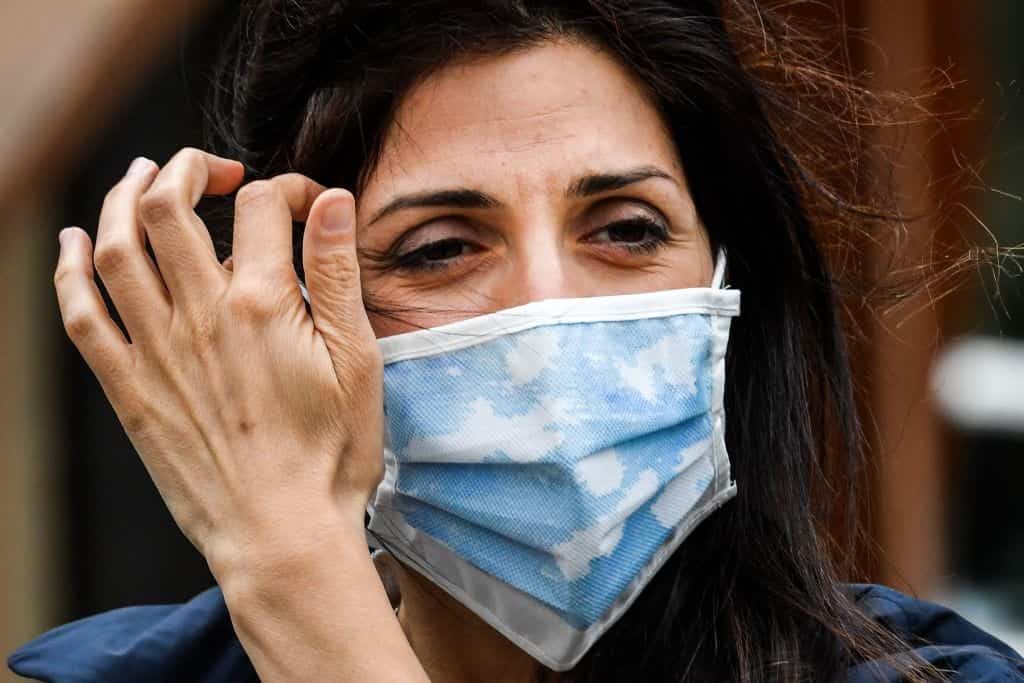 Raggi gioisce per la vittoria del Sì, il capo dello staff: "Nessun motivo per esultare"