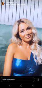 Diletta Leotta: il vestito blu non nasconde un dettaglio intimo