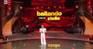 Milly Carlucci a Ballando con le stelle è preoccupatissima: "Siamo nelle mani del Signore"