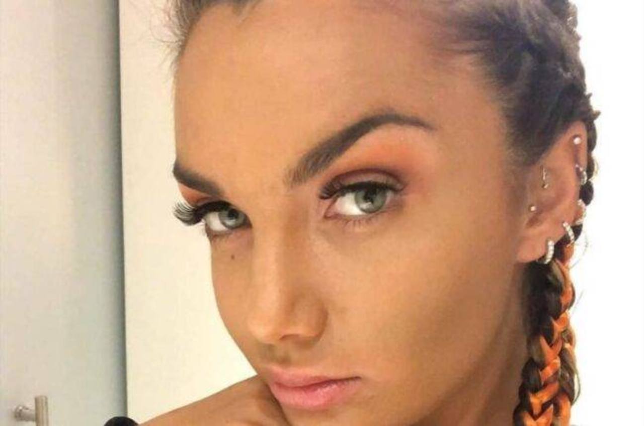 Elettra Lamborghini disperata chiede aiuto ai follower: “Vi prego aiutatemi” Elettra Lamborghini disperata chiede aiuto ai follower: “Vi prego aiutatemi”