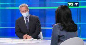 Enrico Mentana sconvolge tutti: intervista in diretta indossando la mascherina