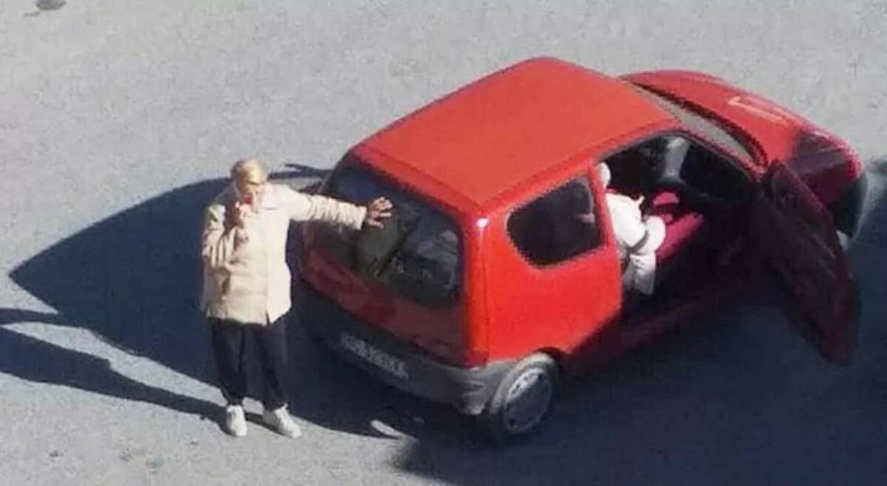Avezzano, muore davanti al pronto soccorso tra le grida della moglie: “Fateci entrare” Avezzano, muore davanti al pronto soccorso tra le grida della moglie: “Fateci entrare”