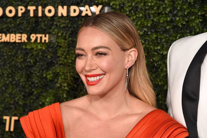 Hilary Duff raggiante: aspetta il terzo figlio