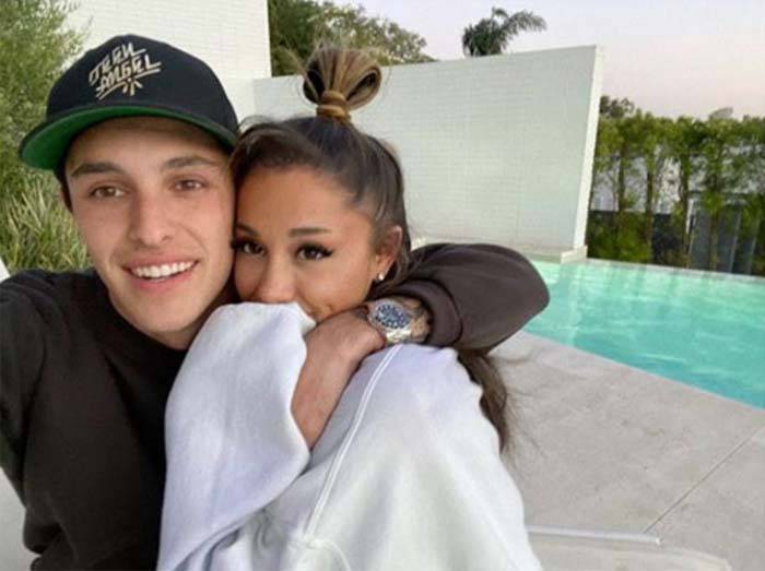 Ariana Grande e il fidanzato: pazzamente innamorati nel primo selfie insieme