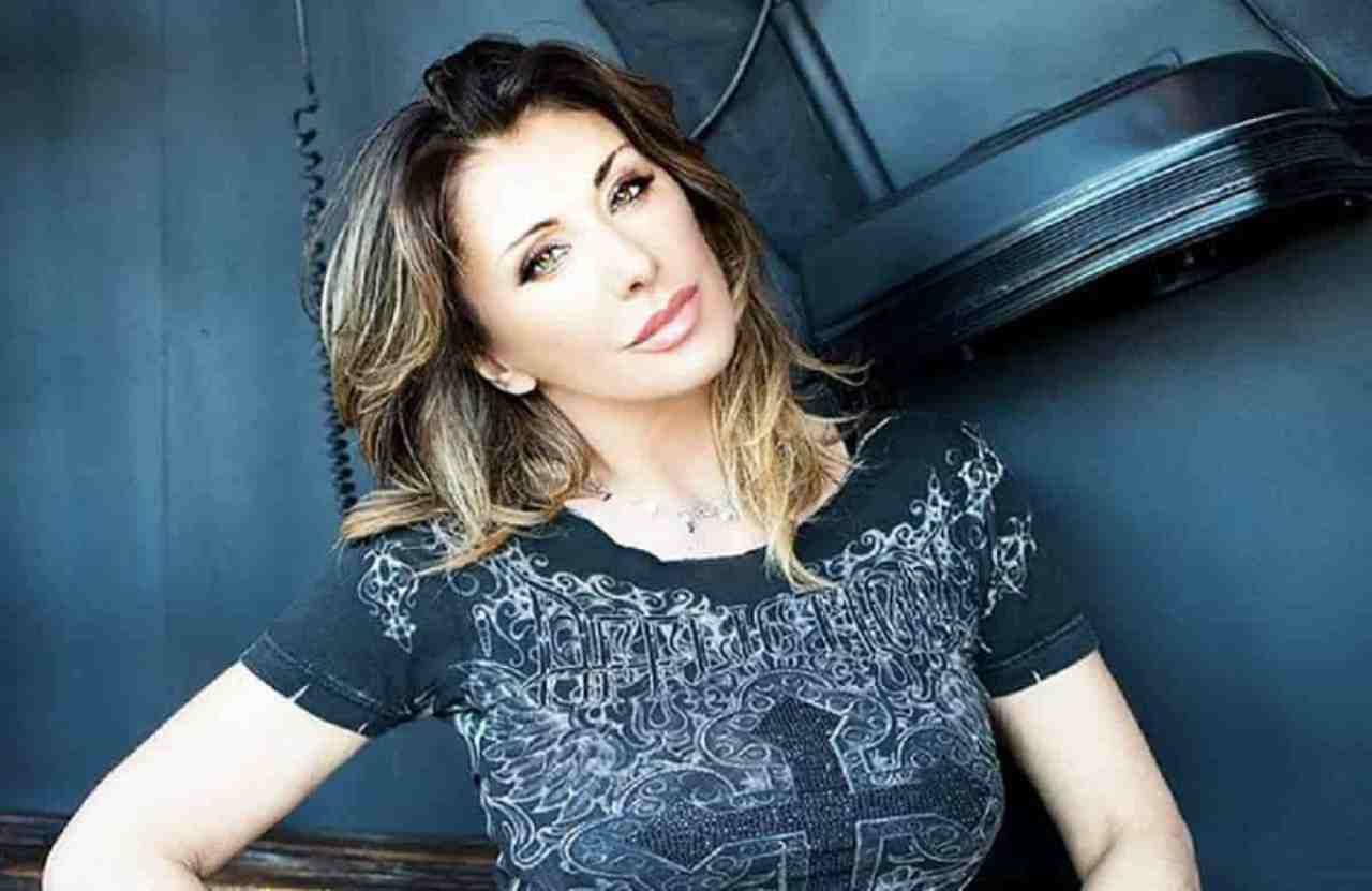 Sabrina Salerno Scatenata Con La Maglietta Trasparente Si Vede Tutto