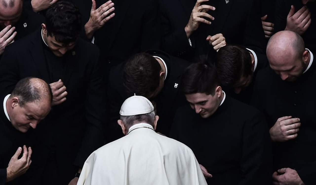 Il piano di finanzieri e broker per depredare i fondi del Vaticano, la Segreteria di Stato assediata Il piano di finanzieri e broker per depredare i fondi del Vaticano, la Segreteria di Stato assediata