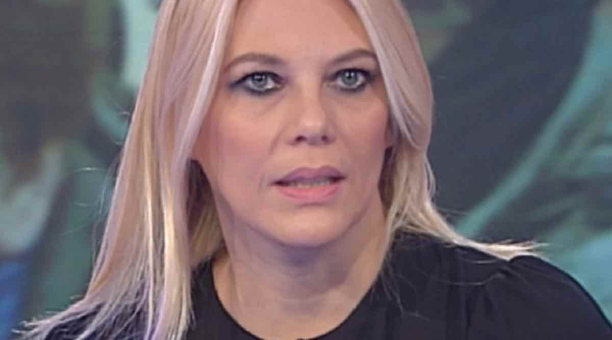 Eleonora Daniele in grande difficoltà durante la diretta di oggi-Ecco cosa succede