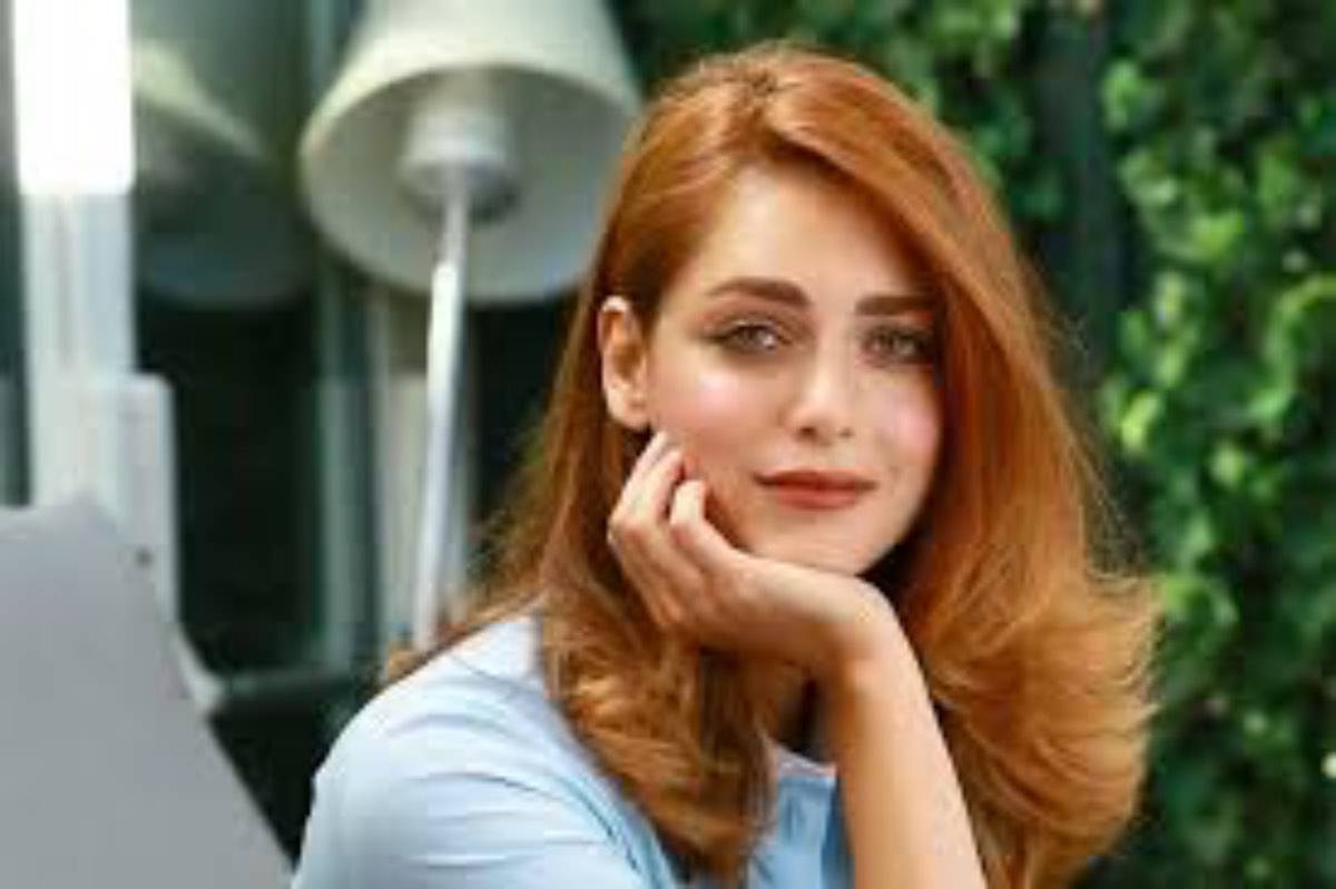 Miriam Leone ricoperta di piume e con lo spacco profondo: mai vista così – FOTO Miriam Leone ricoperta di piume e con lo spacco profondo: mai vista così – FOTO