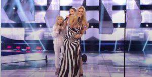 Michelle Hunziker: il vestito si strappa durante il programma lasciando senza parole