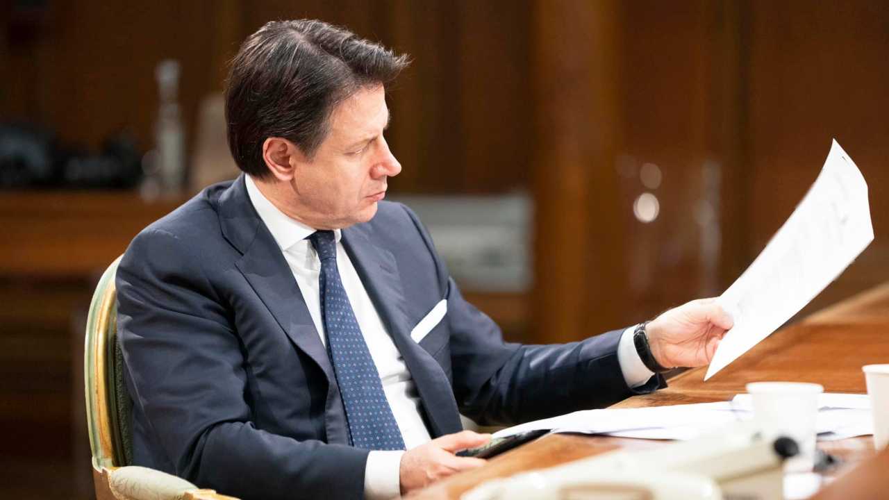 Covid, Conte vara il nuovo Dpcm, coprifuoco e italia divisa in tre