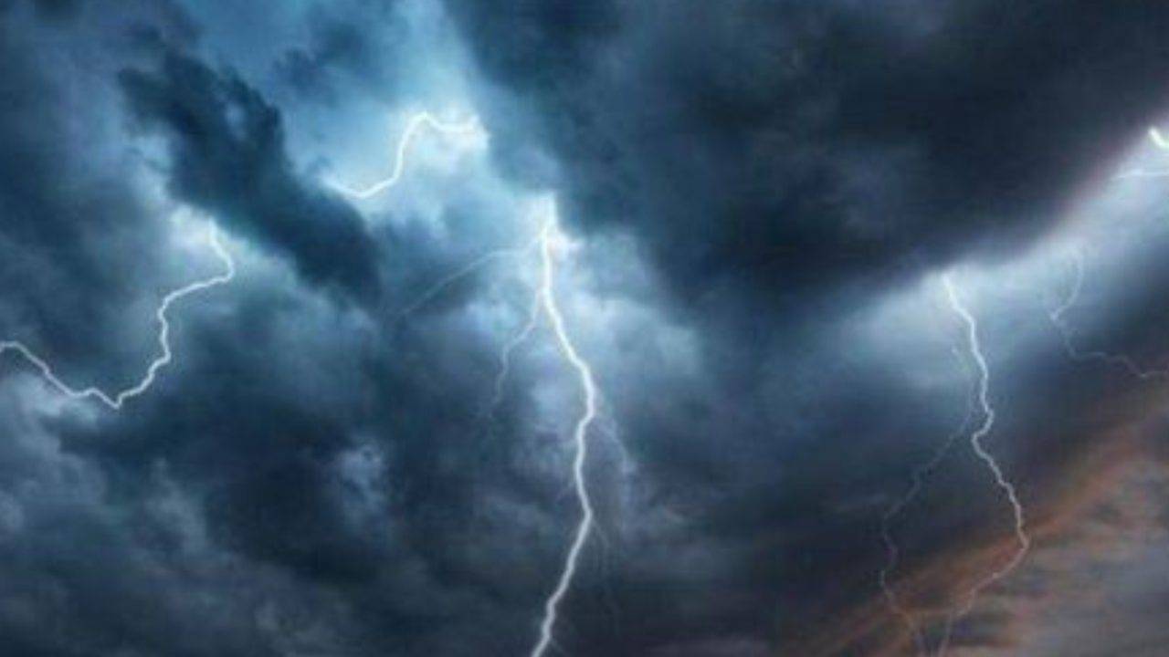 Meteo domani sabato 28 novembre: arriva il ciclone Mediterraneo, maltempo in vista Meteo domani sabato 28 novembre: arriva il ciclone Mediterraneo, maltempo in vista