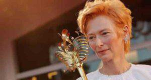 Tilda Swinton compie 60 anni: la sua incredibile trasformazione