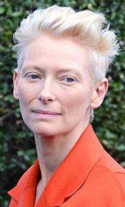 Tilda Swinton compie 60 anni: la sua incredibile trasformazione