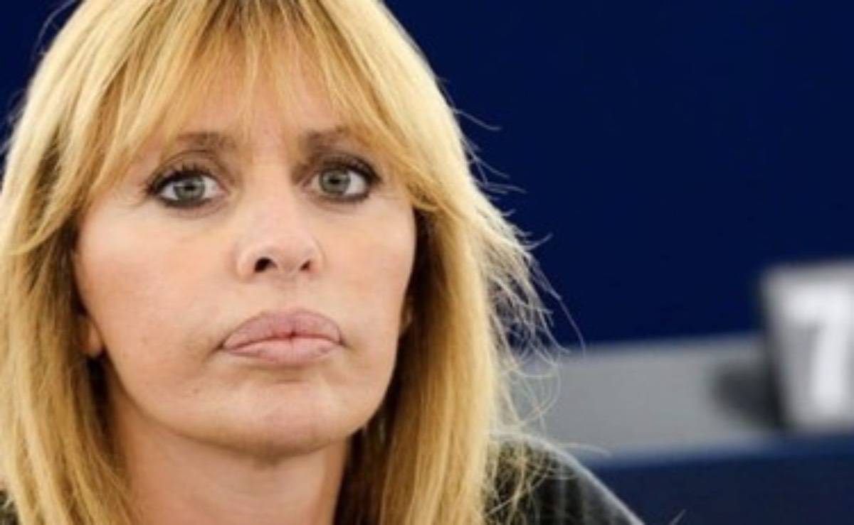 Alessandra Mussolini confessa: "Abbiamo trovato un modo per stare insieme"