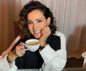 Caterina Balivo: con minigonna e gambe accavallate stupisce il web!