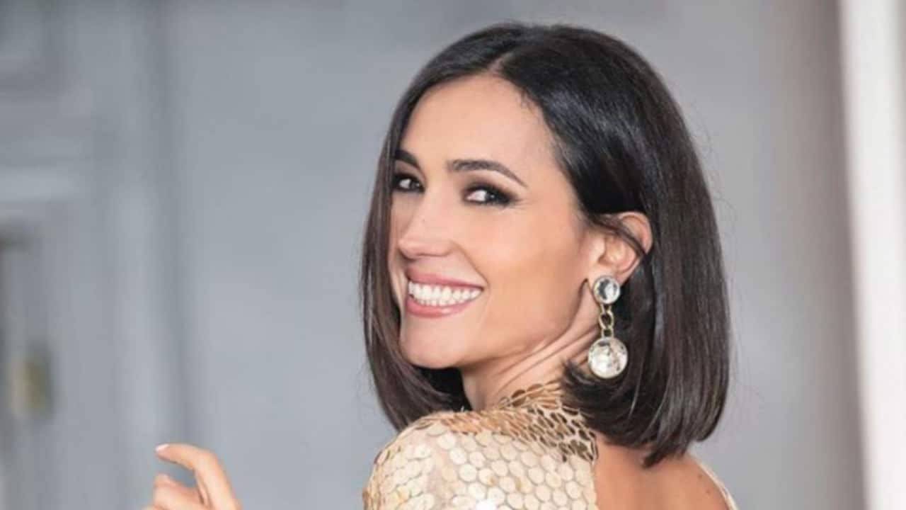 Caterina Balivo: con minigonna e gambe accavallate stupisce il web!