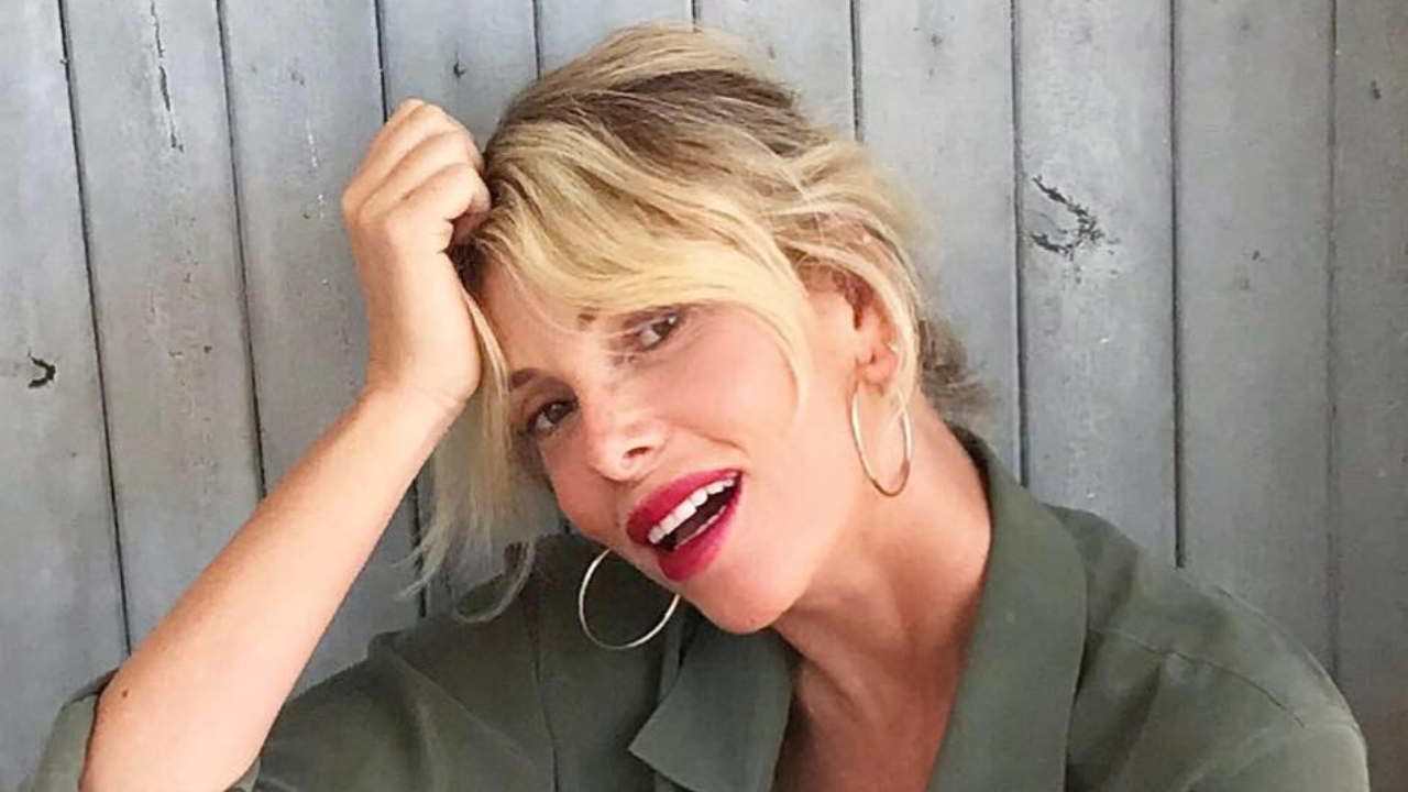 Alessia Marcuzzi mostra le curve bollenti ai follower: “Anche se fa freddo, giusto farlo” Alessia Marcuzzi mostra le curve bollenti ai follower: “Anche se fa freddo, giusto farlo”