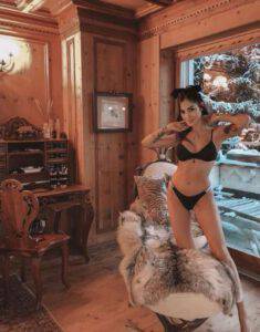 Giulia De Lellis: in montagna stupisce i fan "Bella da confondere ma......il Dpcm?"
