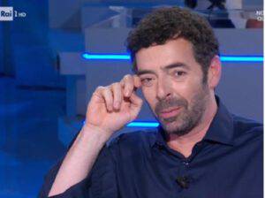 Alberto Matano in lacrime alla Vita in Diretta: "Ho perso mia madre per il Covid"