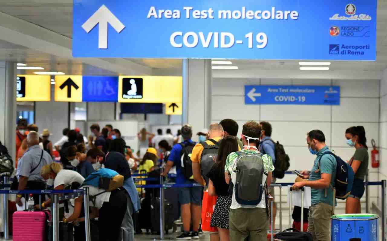 Per i voli all'estero ora si pensa ad un passaporto sanitario digitale