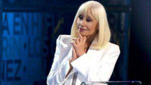 Raffaella Carrà shock in diretta :"Non va benissimo"-svelato cosa sta succedendo