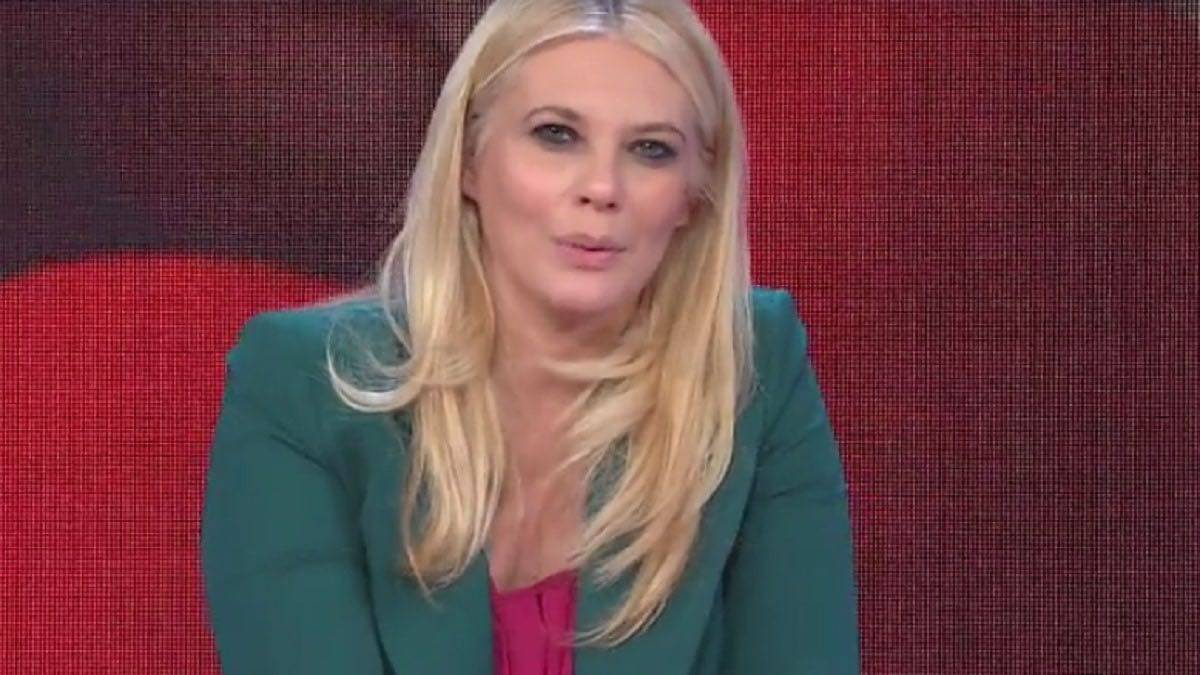 Eleonora Daniele durante la diretta fa intervenire il medico: ansia in studio