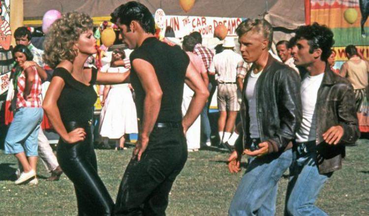 "Grease", attaccato sui social 