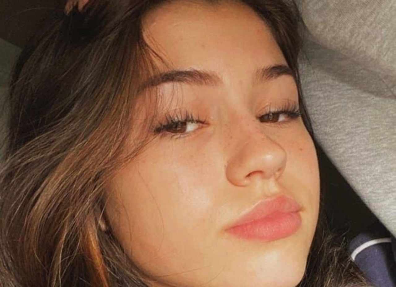 La sedicenne scappa con l'inflencer conosciuta su TikTok