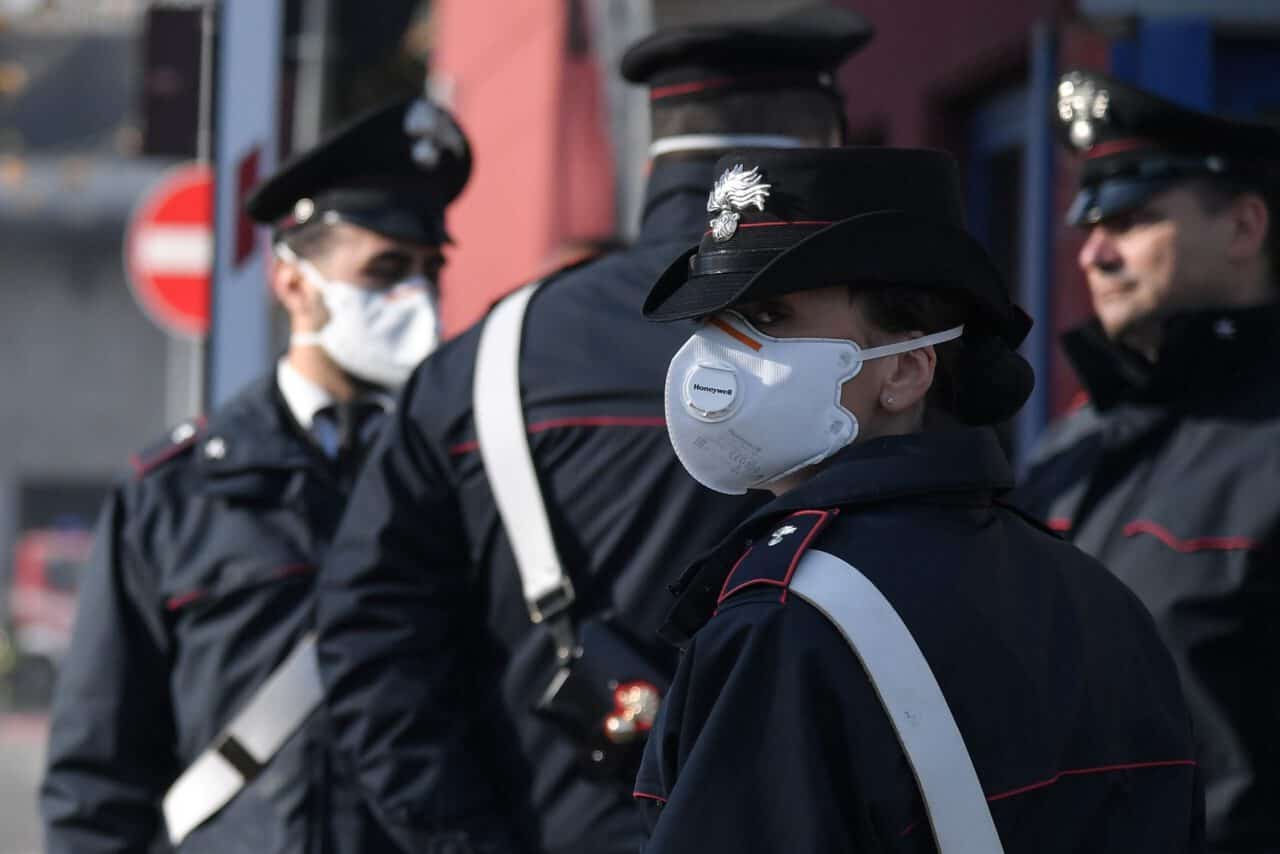 Barista riapre e viene sanzionata: i clienti fanno la colletta per aiutarla Barista riapre e viene sanzionata: i clienti fanno la colletta per aiutarla
