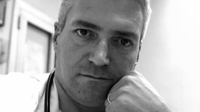 Medico arrestato a Brescia, gli infermieri dicevano: “Uccide i pazienti per liberare i letti” Medico arrestato a Brescia, gli infermieri dicevano: “Uccide i pazienti per liberare i letti”