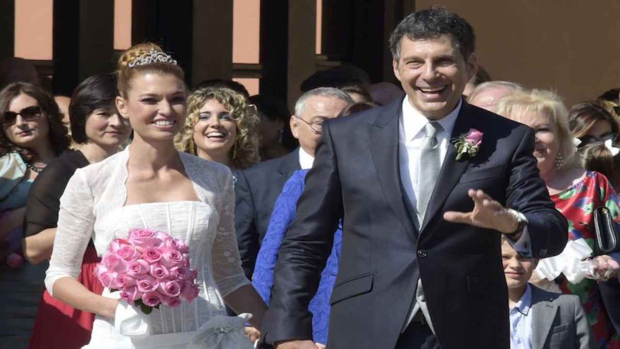 Carlotta Mantovan dopo Frizzi ritrova il sorriso: “E’ Amore vero” Carlotta Mantovan dopo Frizzi ritrova il sorriso: “E’ Amore vero”