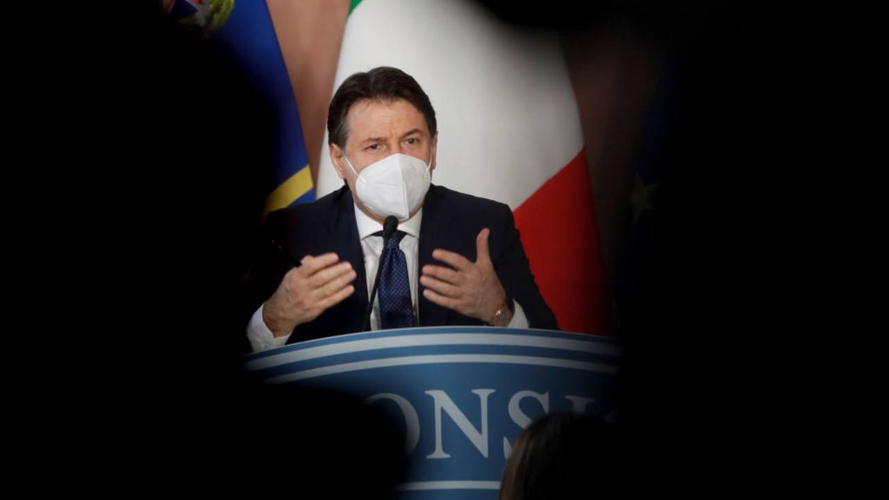 Conte e Renzi verso la sfida finale tra minacce di crisi e "responsabili"