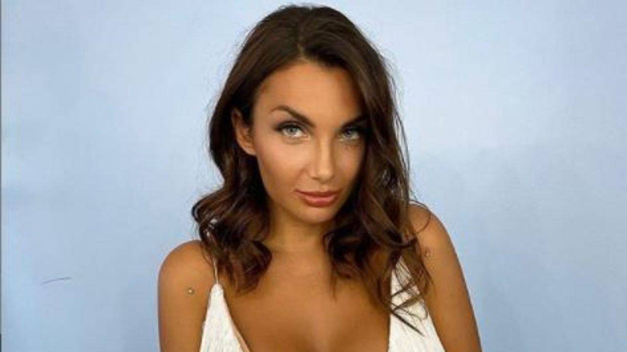 Elettra Lamborghini bollente, il vestito è cortissimo: “Abbiamo fatto magie” Elettra Lamborghini bollente, il vestito è cortissimo: “Abbiamo fatto magie”