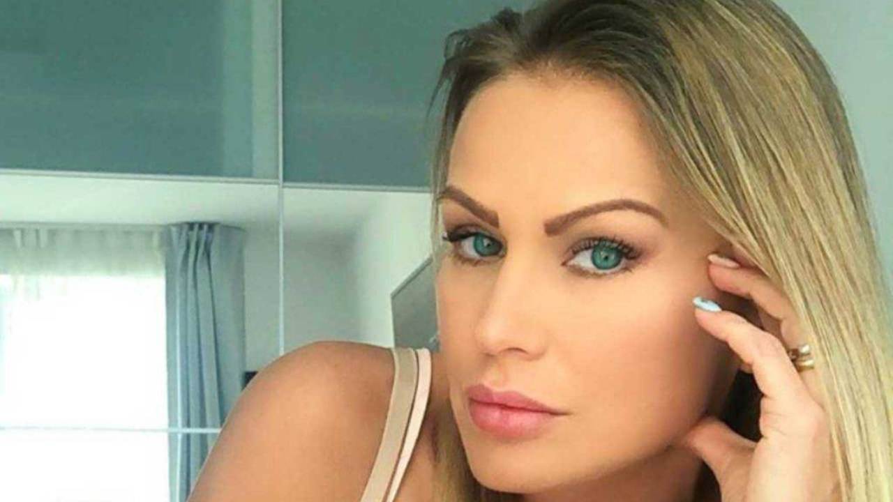 Eva Henger, il video mostra dettagli bollenti: “E anche stasera non si dorme” Eva Henger, il video mostra dettagli bollenti: “E anche stasera non si dorme”