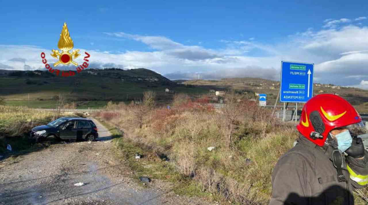 Potenza, madre e figlio muoiono sulla strada