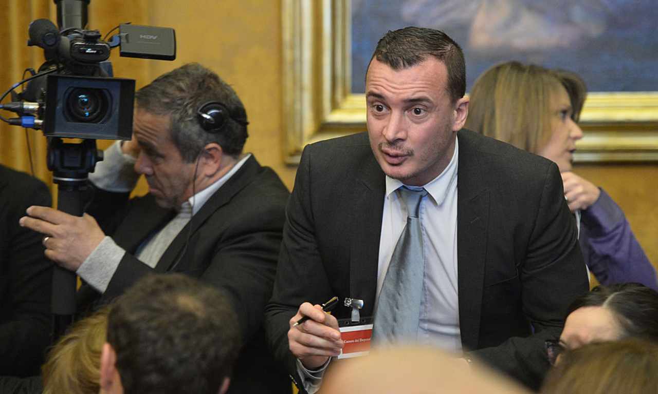 Tra Casalino e Facci volano gli stracci: "Non sai quanto io ti disprezzi"