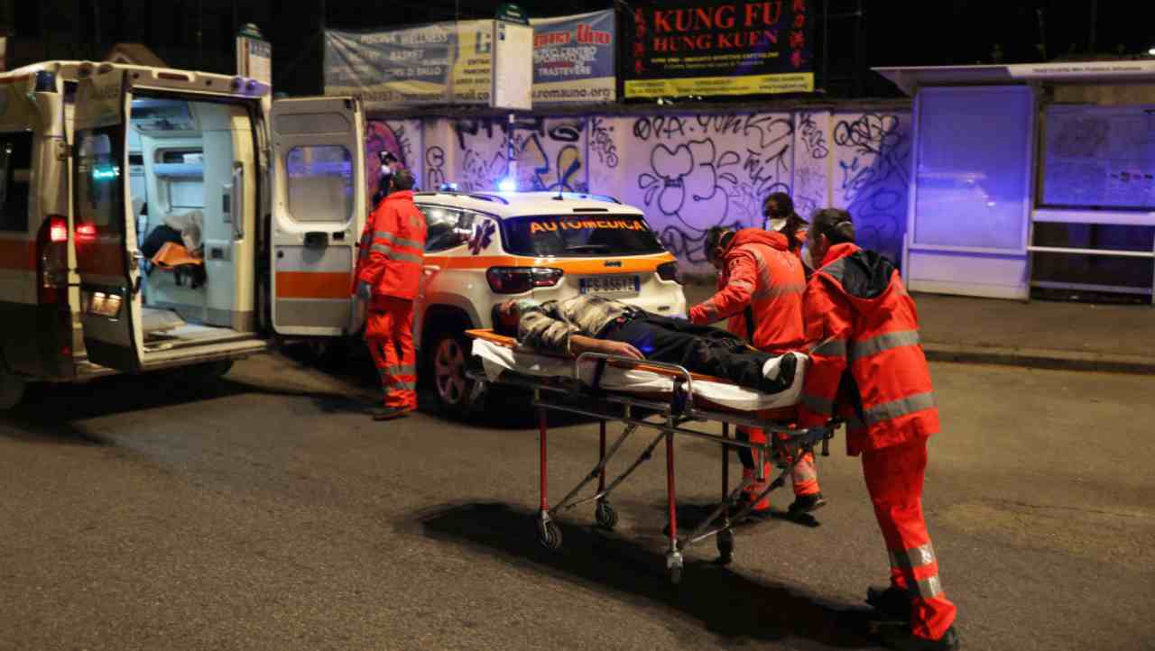 Covid, medico suicida. “E’ stato lasciato solo, vittima di un lavoro sovrumano” Covid, medico suicida. “E’ stato lasciato solo, vittima di un lavoro sovrumano”