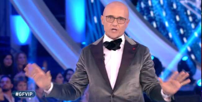 GFVip: Alfonso Signorini confessa "Basta, voglio sparire"