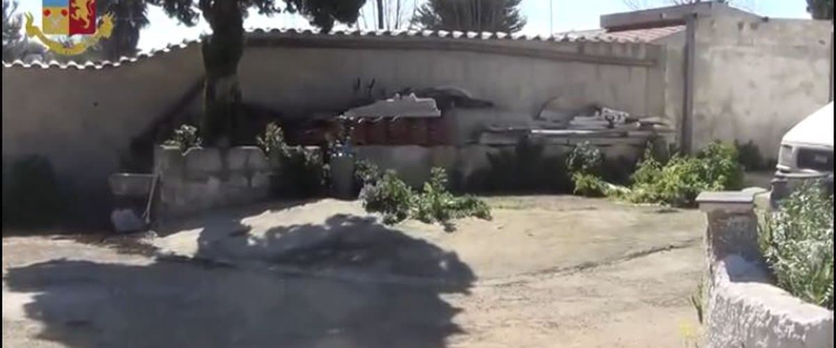 Difendono l’anziano dai maltrattamenti del figlio. I badanti vengono fatti inginocchiare e vengono uccisi, in Sicilia Difendono l’anziano dai maltrattamenti del figlio. I badanti vengono fatti inginocchiare e vengono uccisi, in Sicilia