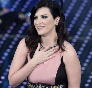 Laura Pausini: la fotografia della dolce attesa stupisce tutti!